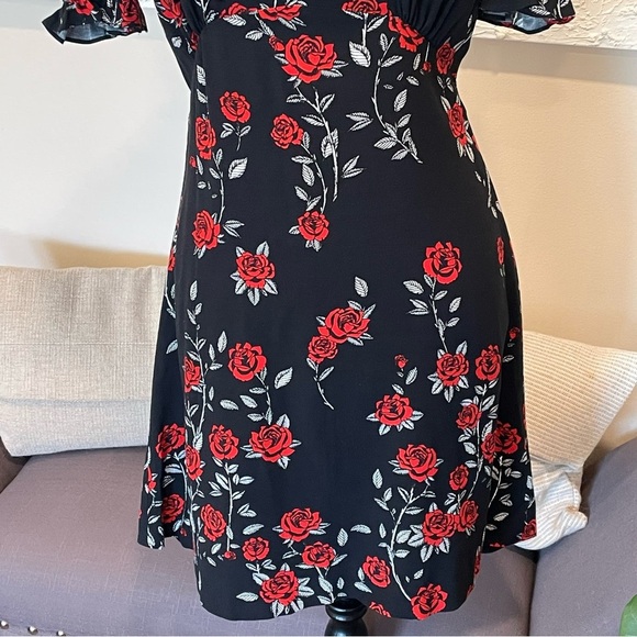 Sandro Lulu Rose Print Dress Short Sleeve Open Back Black White Red Sz 1 Small - Picture 4 of 9